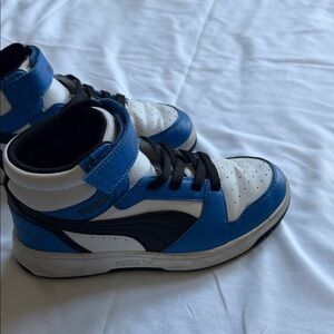 Puma Kids Mid-Top Sneakers in Blue, White & Black